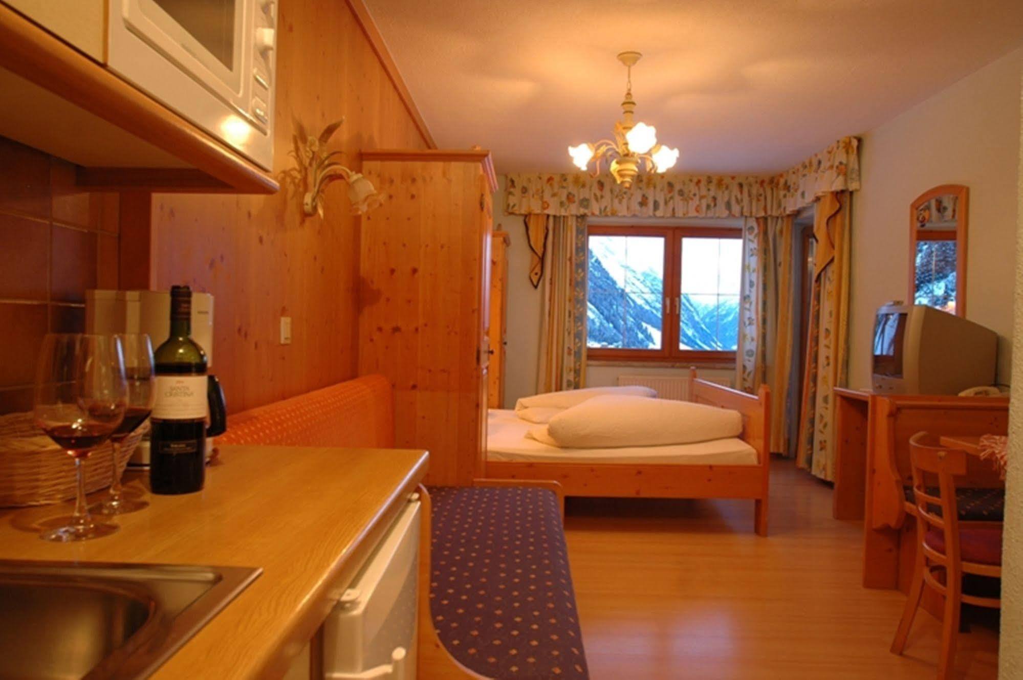 Landhaus Edelweiss Sankt Leonhard im Pitztal Εξωτερικό φωτογραφία